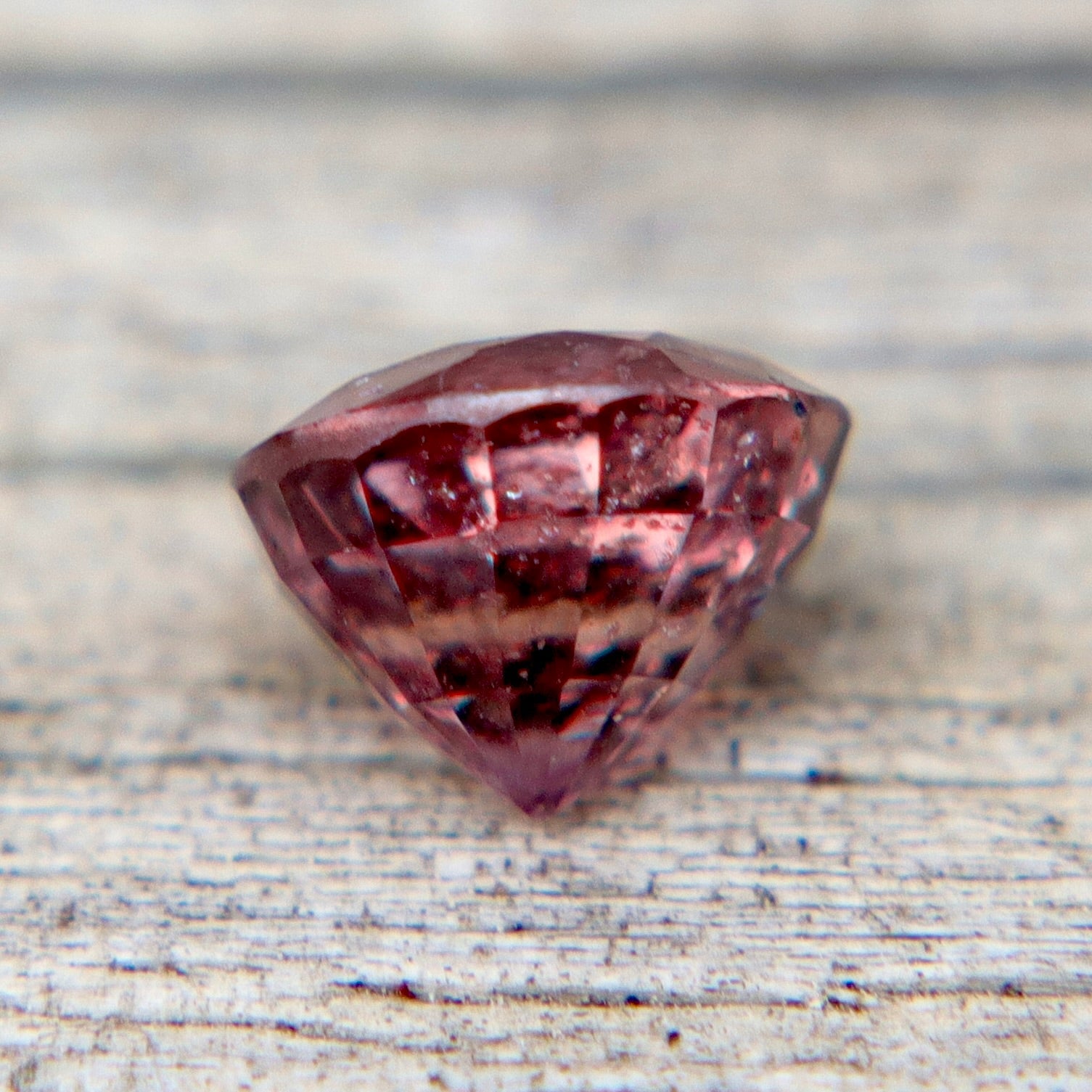 0.75 Carat Natural Purplish - Pink Sapphire – Round Cut (Madagascar, Untreated) - Sapphirepal