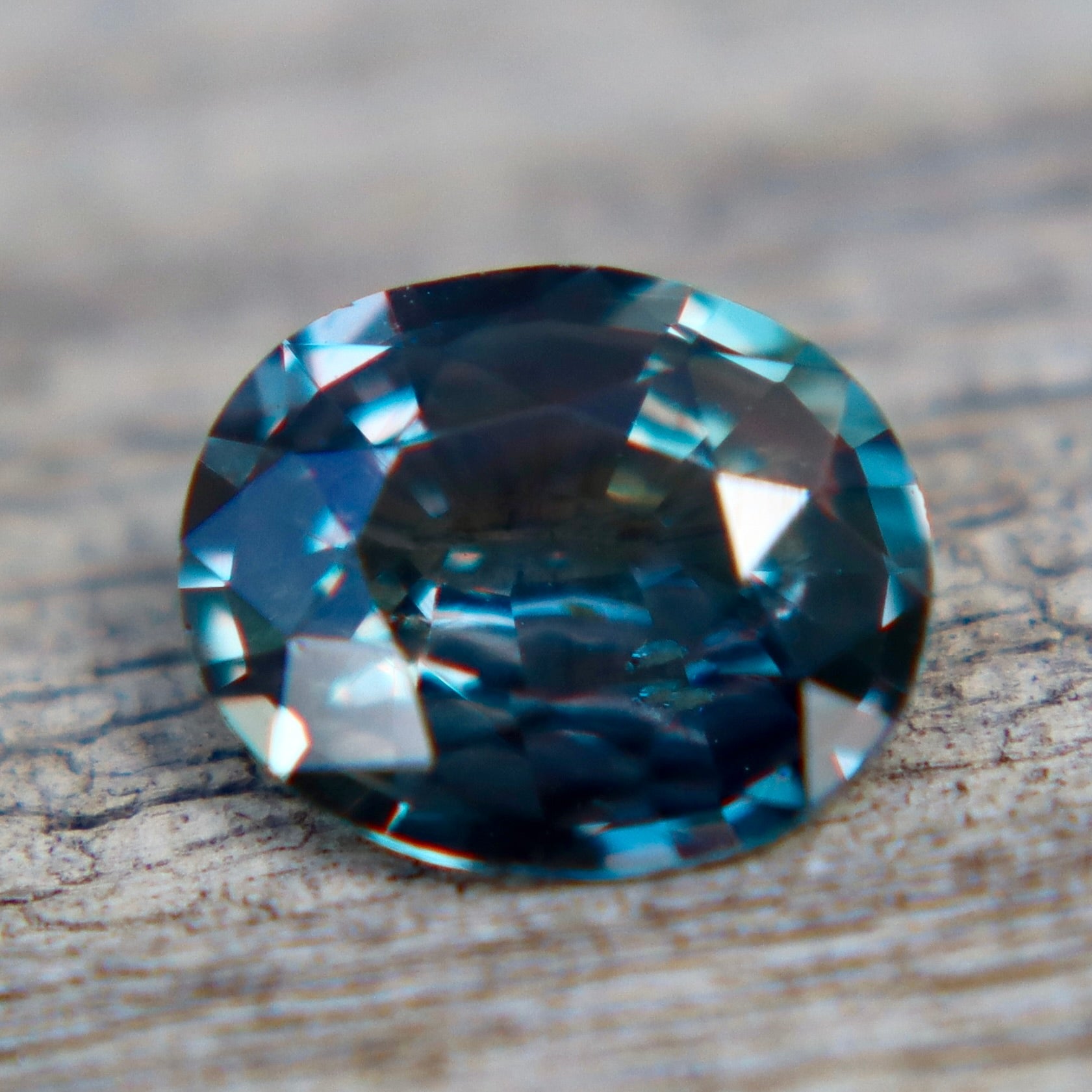 0.80 Carat Natural Unheated Parti Sapphire from Ceylon (Round Cut, VS) - Sapphirepal