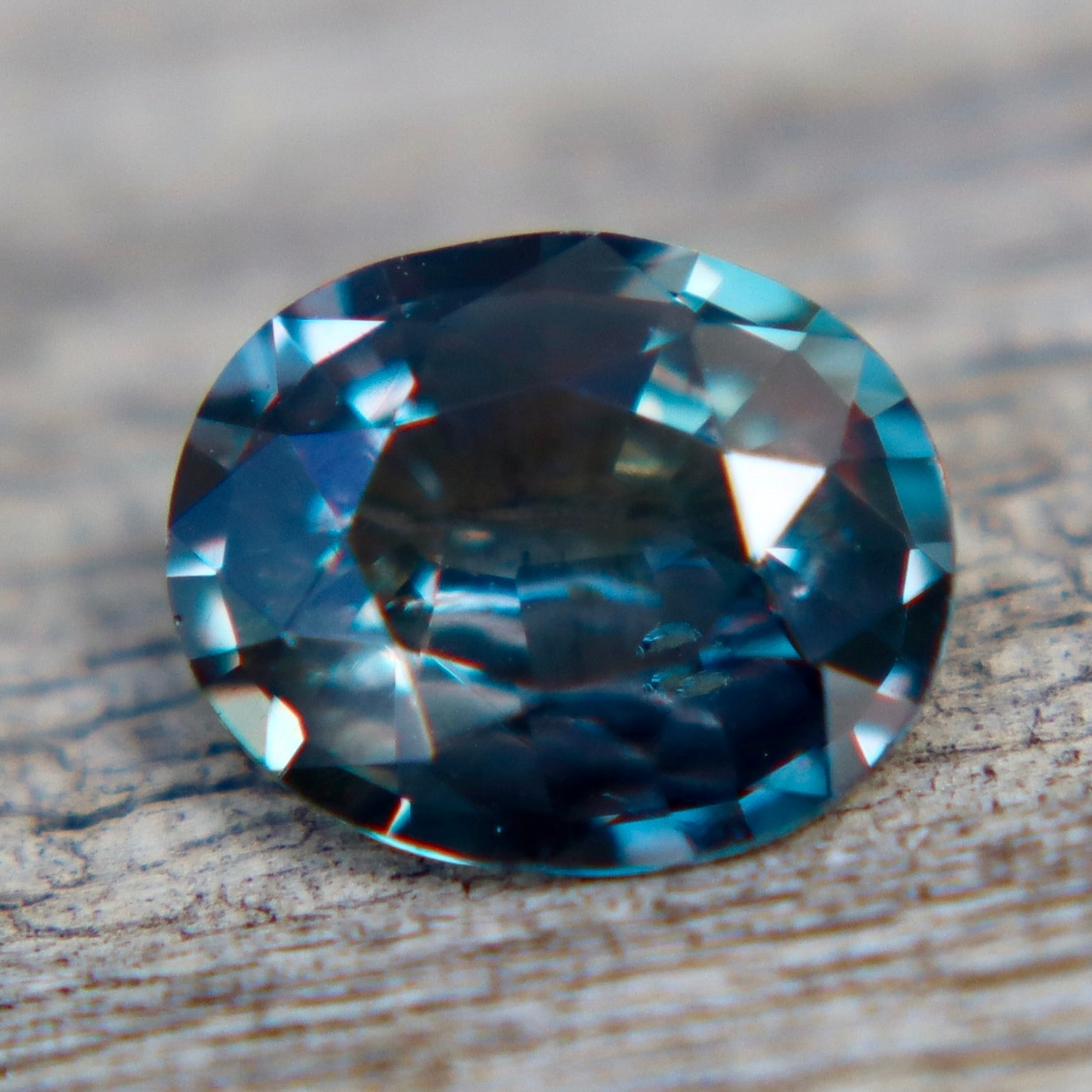 0.80 Carat Natural Unheated Parti Sapphire from Ceylon (Round Cut, VS) - Sapphirepal