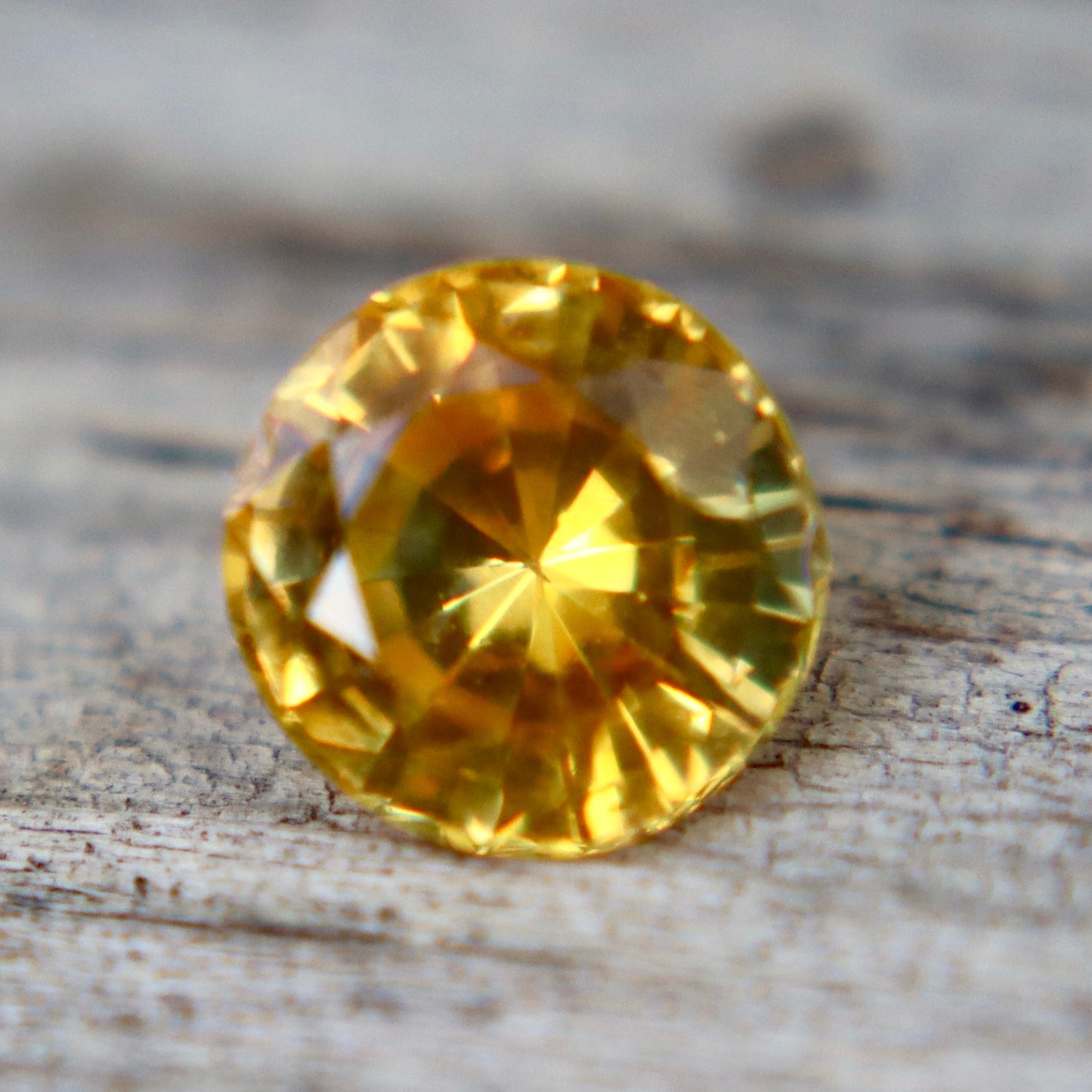 0.90 Carat Natural Yellow Sapphire with Green Band | Ceylon Origin | Ethical Unheated Gemstone - Sapphirepal
