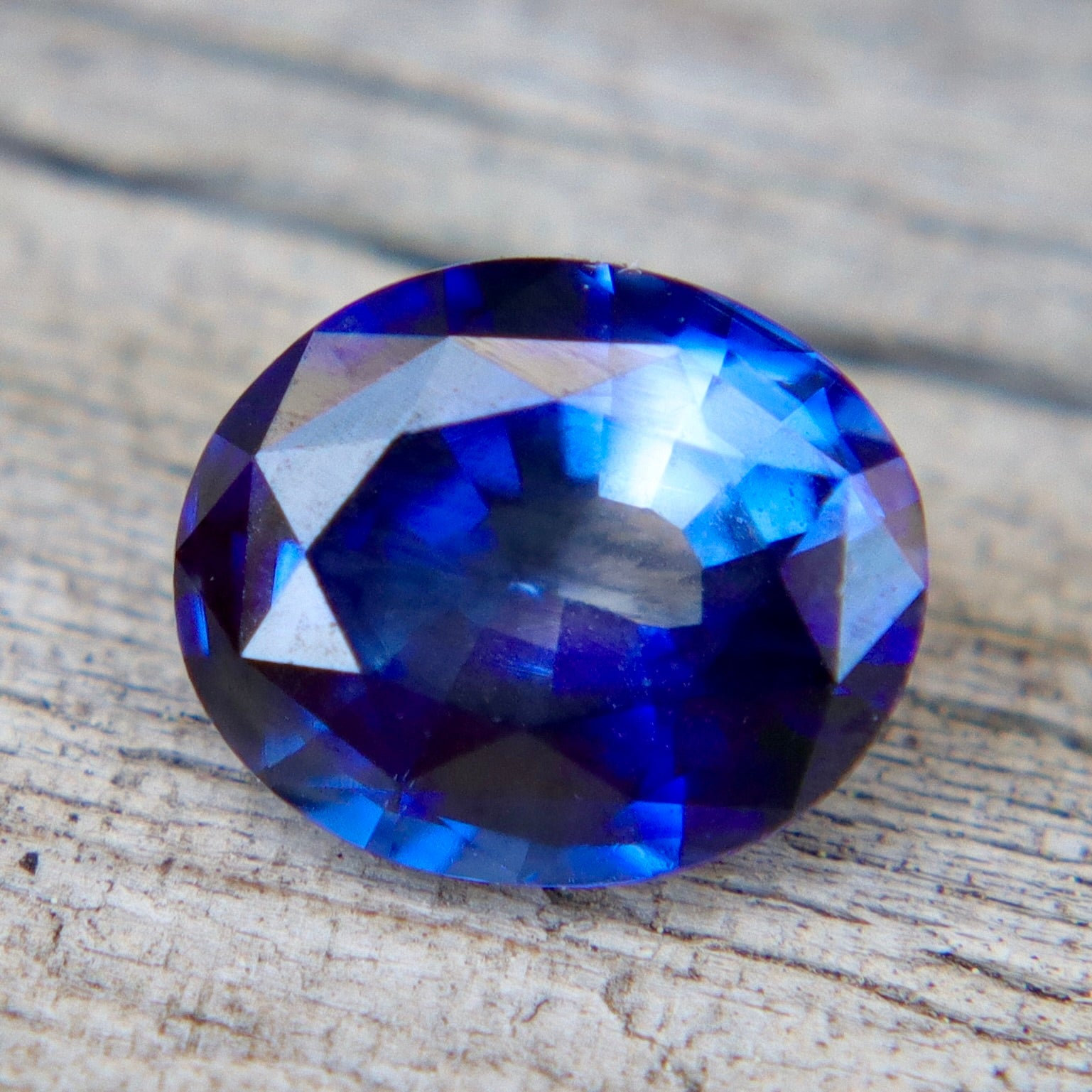 0.91ct Natural Blue - White Bi - Color Sapphire – Oval Cut (Ceylon, Unheated, VVS) - Sapphirepal