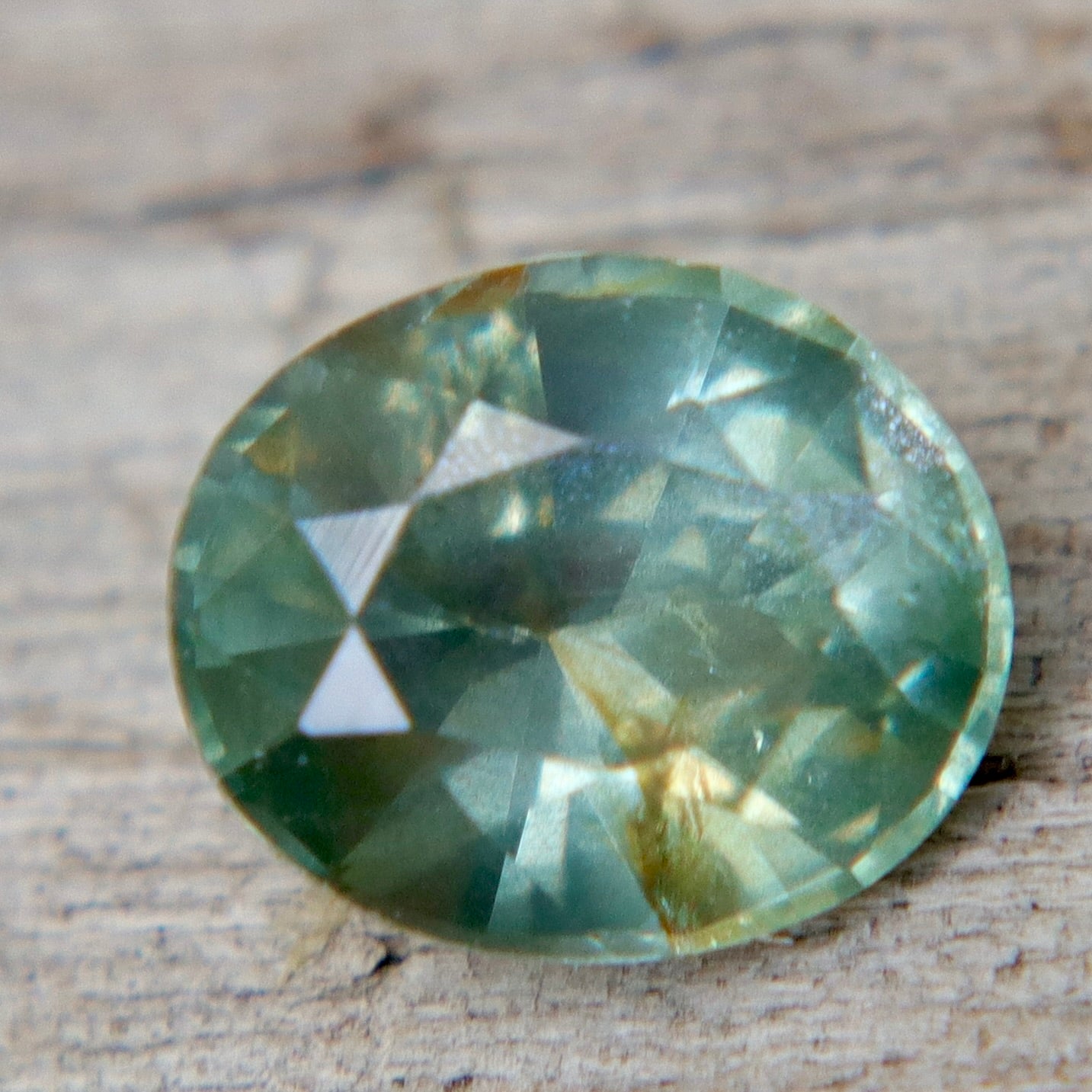 1.06 ct Natural Green Sapphire (Madagascar, Unheated & Untreated) – Oval Cut, SI2 - Sapphirepal
