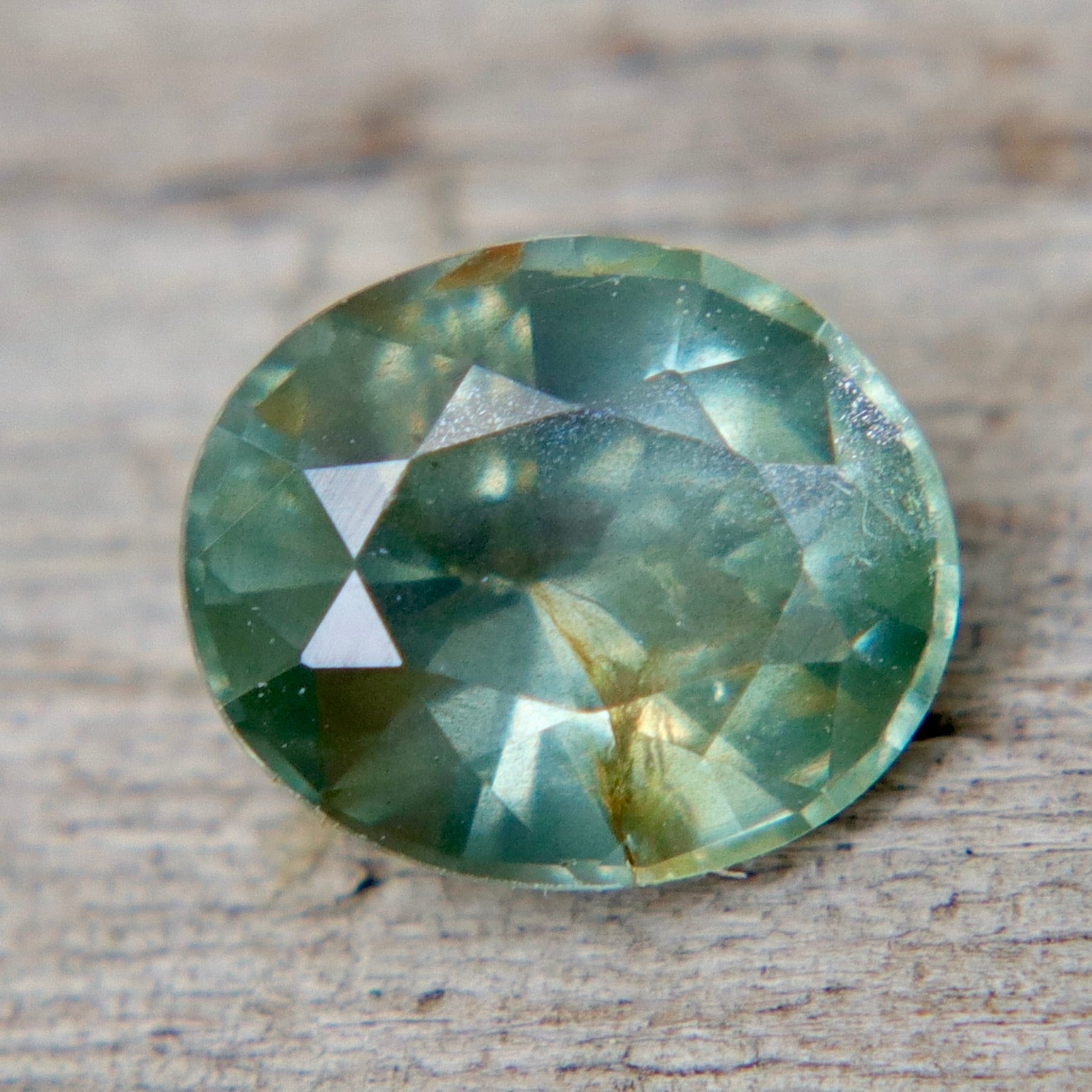1.06 ct Natural Green Sapphire (Madagascar, Unheated & Untreated) – Oval Cut, SI2 - Sapphirepal