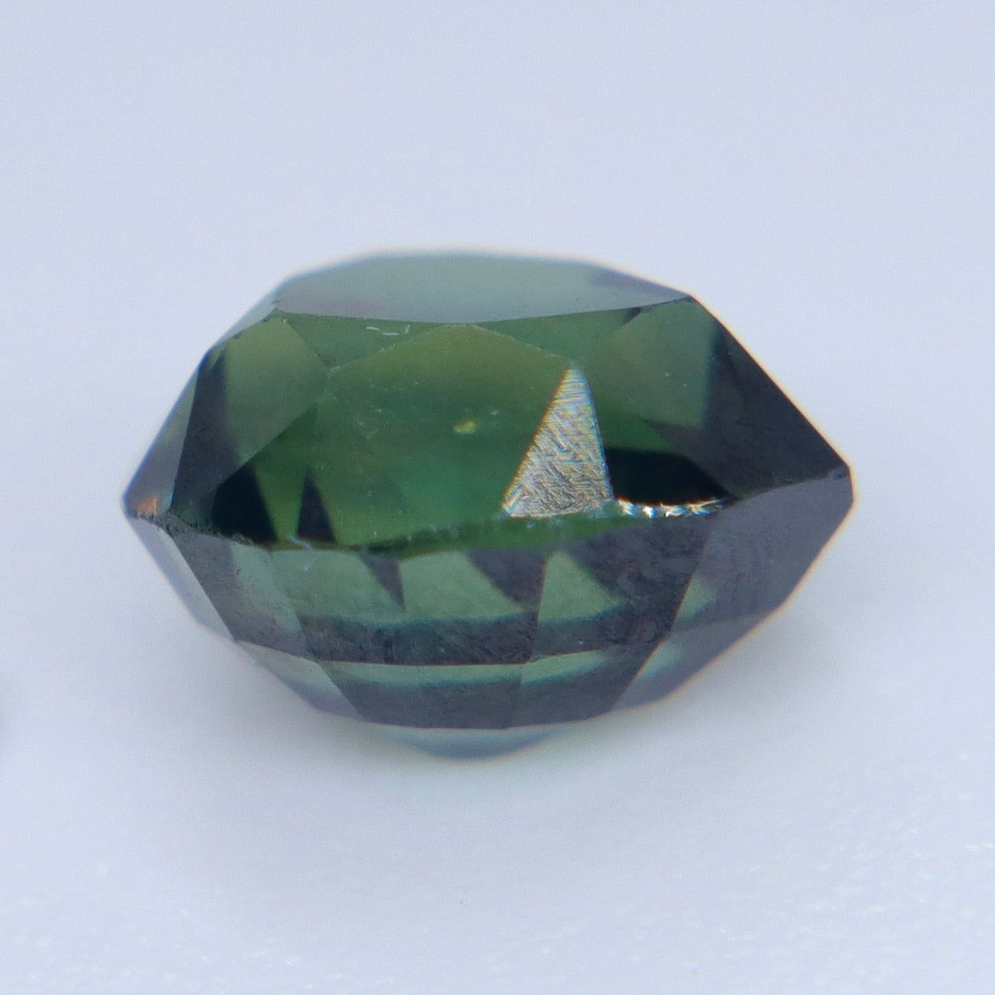 1.35 Carat Unheated Natural Green Sapphire – Australian Origin - Sapphirepal