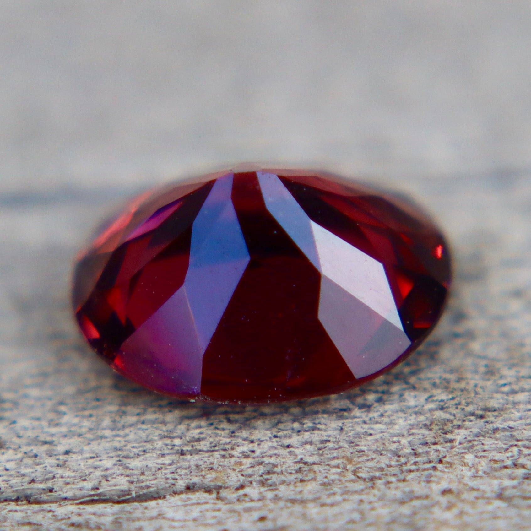 1.37 Carat Natural Garnet – Oval Cut VVS Loose Gemstone (Earth Sourced) - Sapphirepal