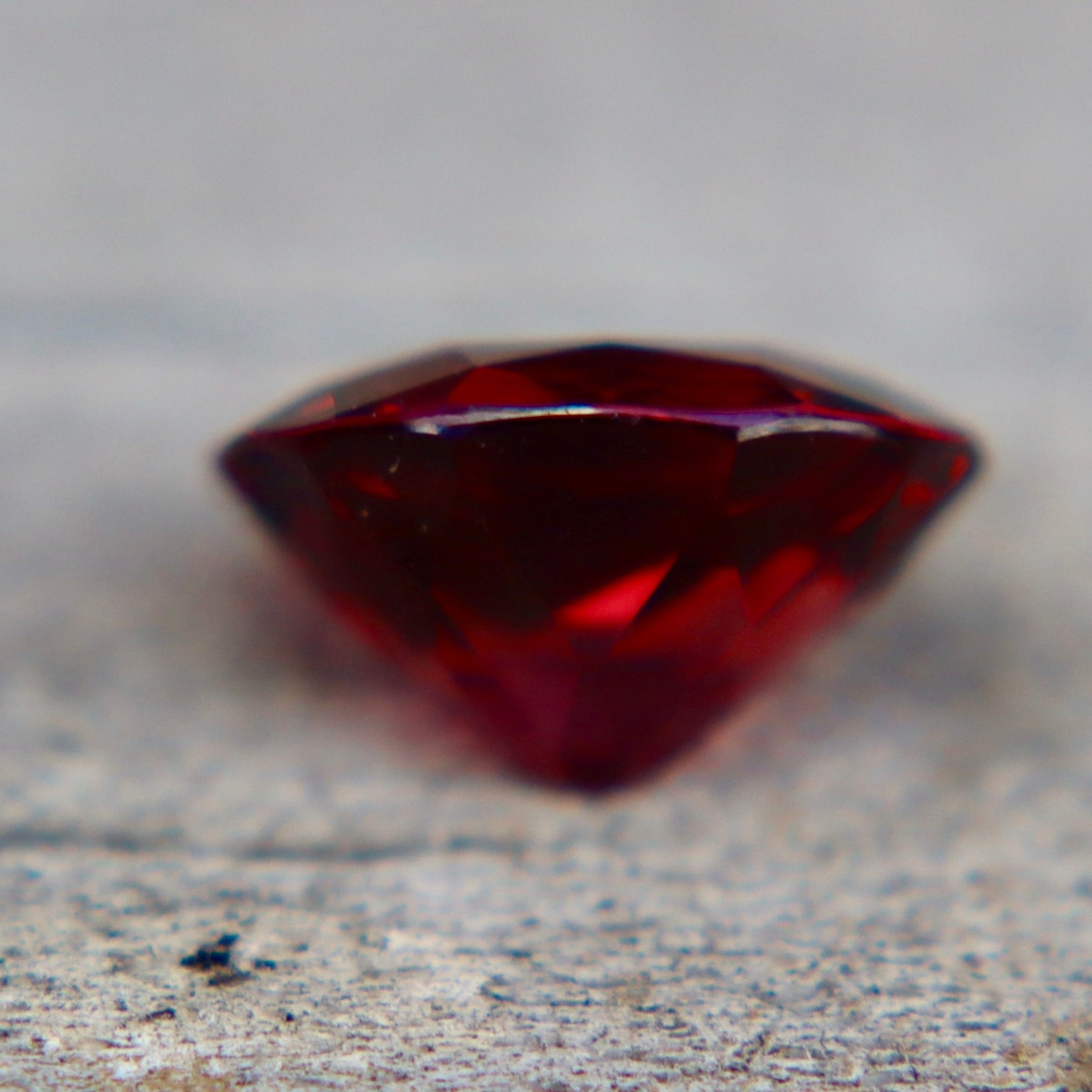 1.37 Carat Natural Garnet – Oval Cut VVS Loose Gemstone (Earth Sourced) - Sapphirepal