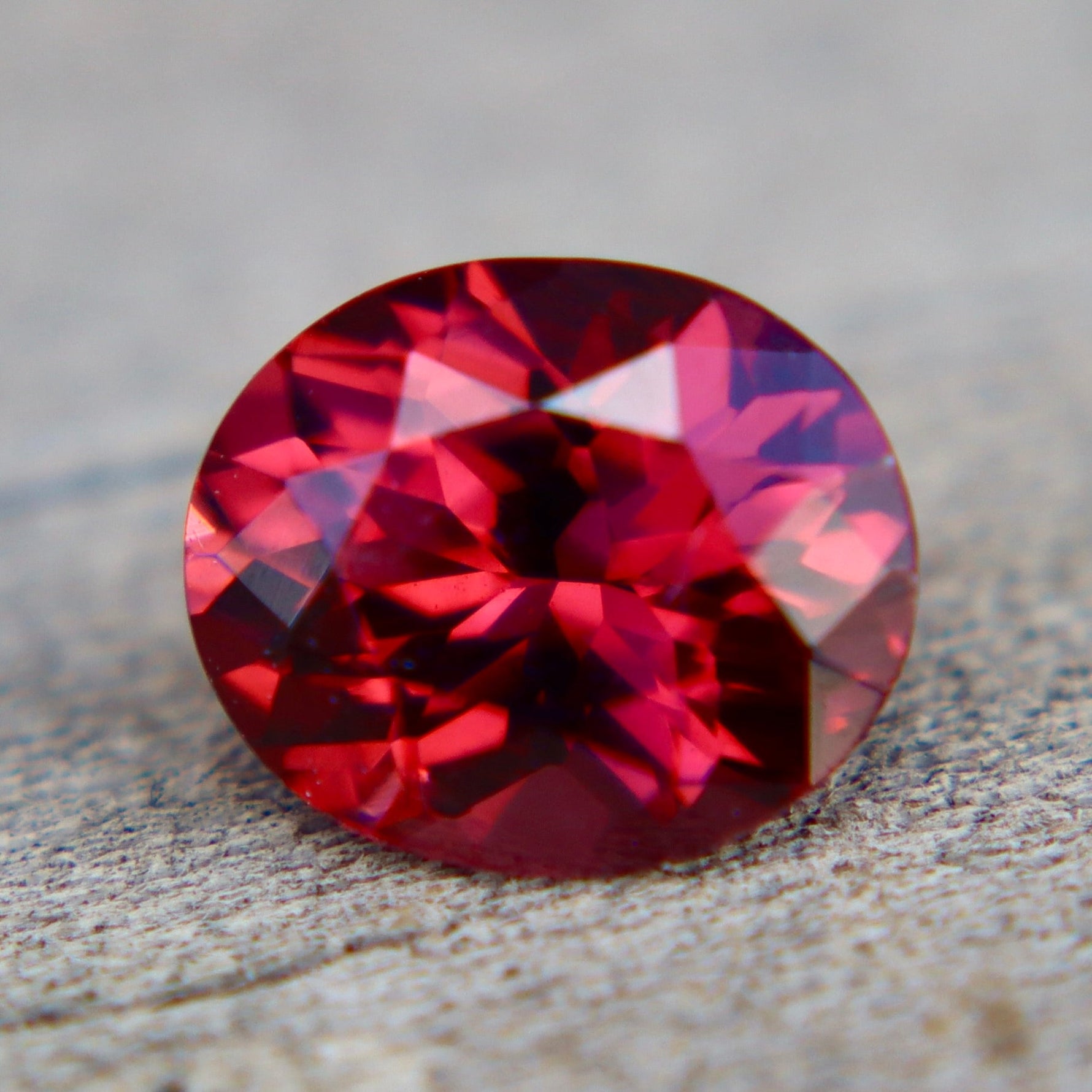 1.37 Carat Natural Garnet – Oval Cut VVS Loose Gemstone (Earth Sourced) - Sapphirepal