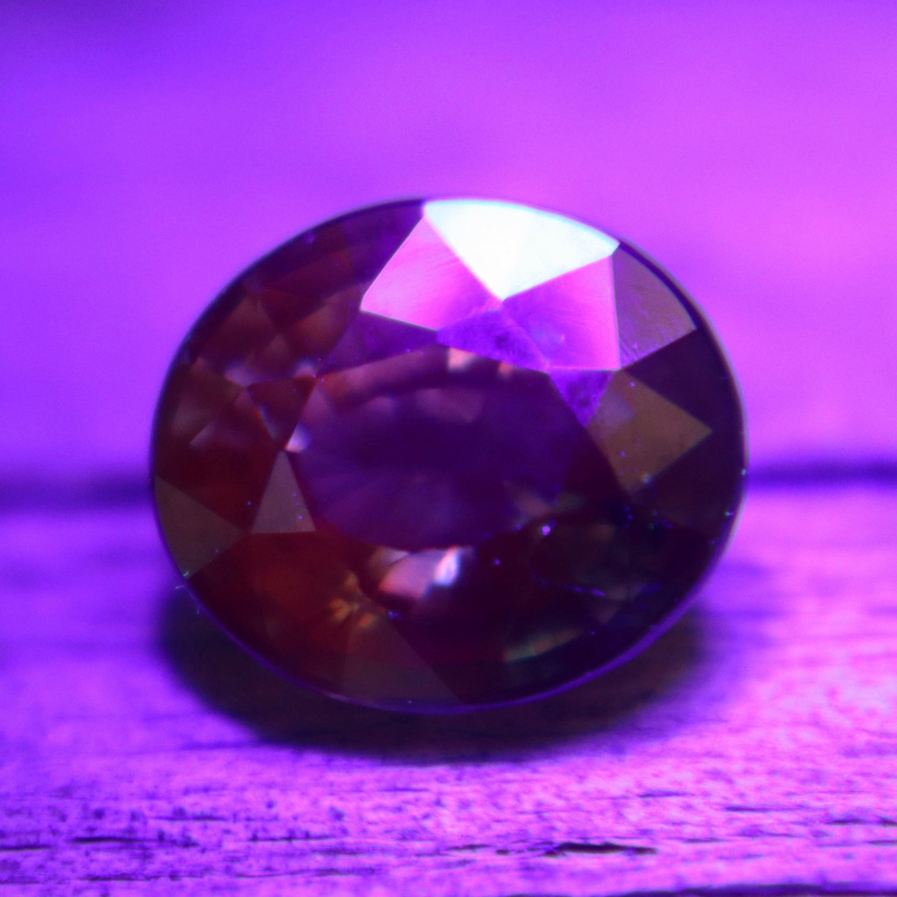 1.50ct Natural Color Change Sapphire – Ceylon Oval Cut Green to Reddish Orange Gemstone - Sapphirepal