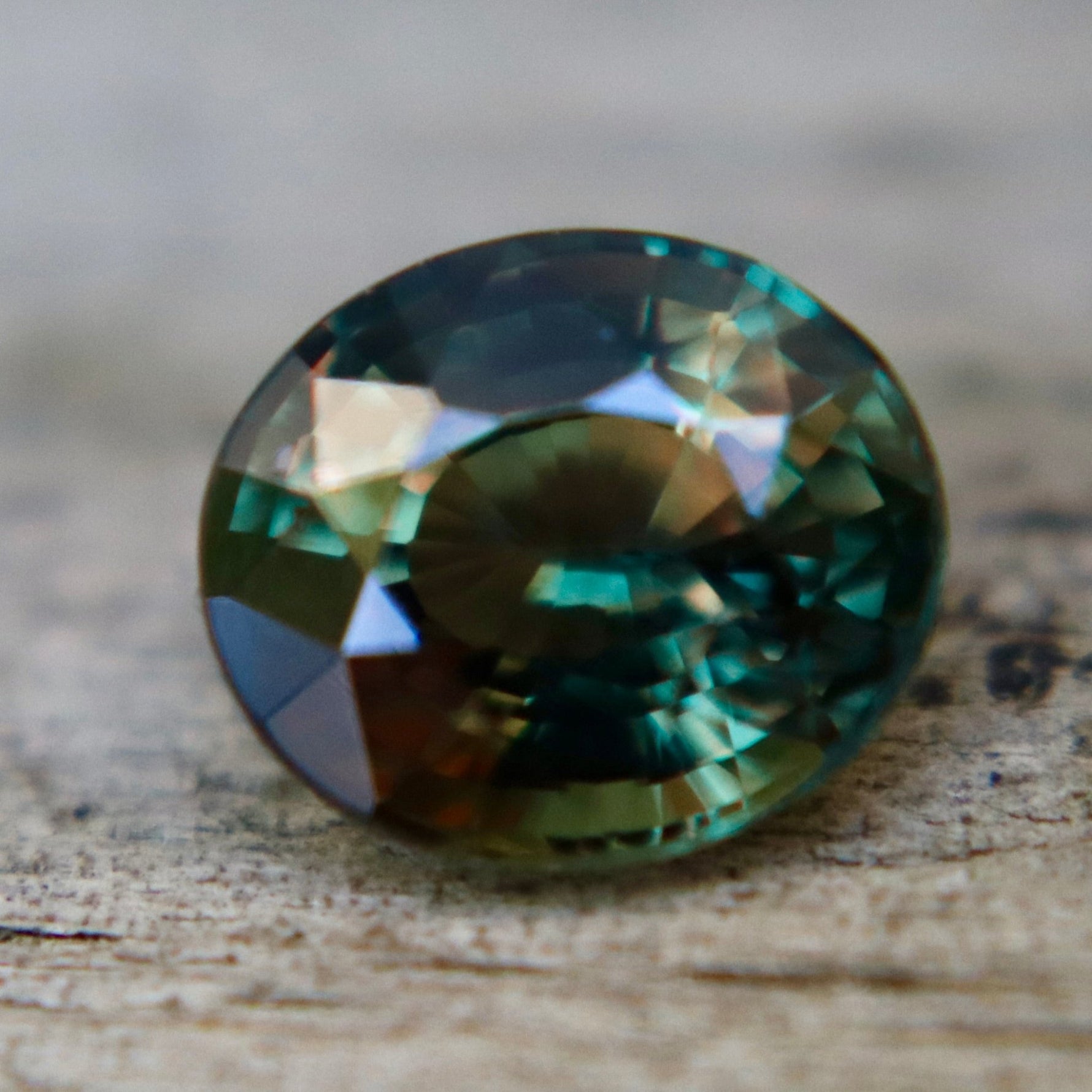 1.50ct Natural Color Change Sapphire – Ceylon Oval Cut Green to Reddish Orange Gemstone - Sapphirepal