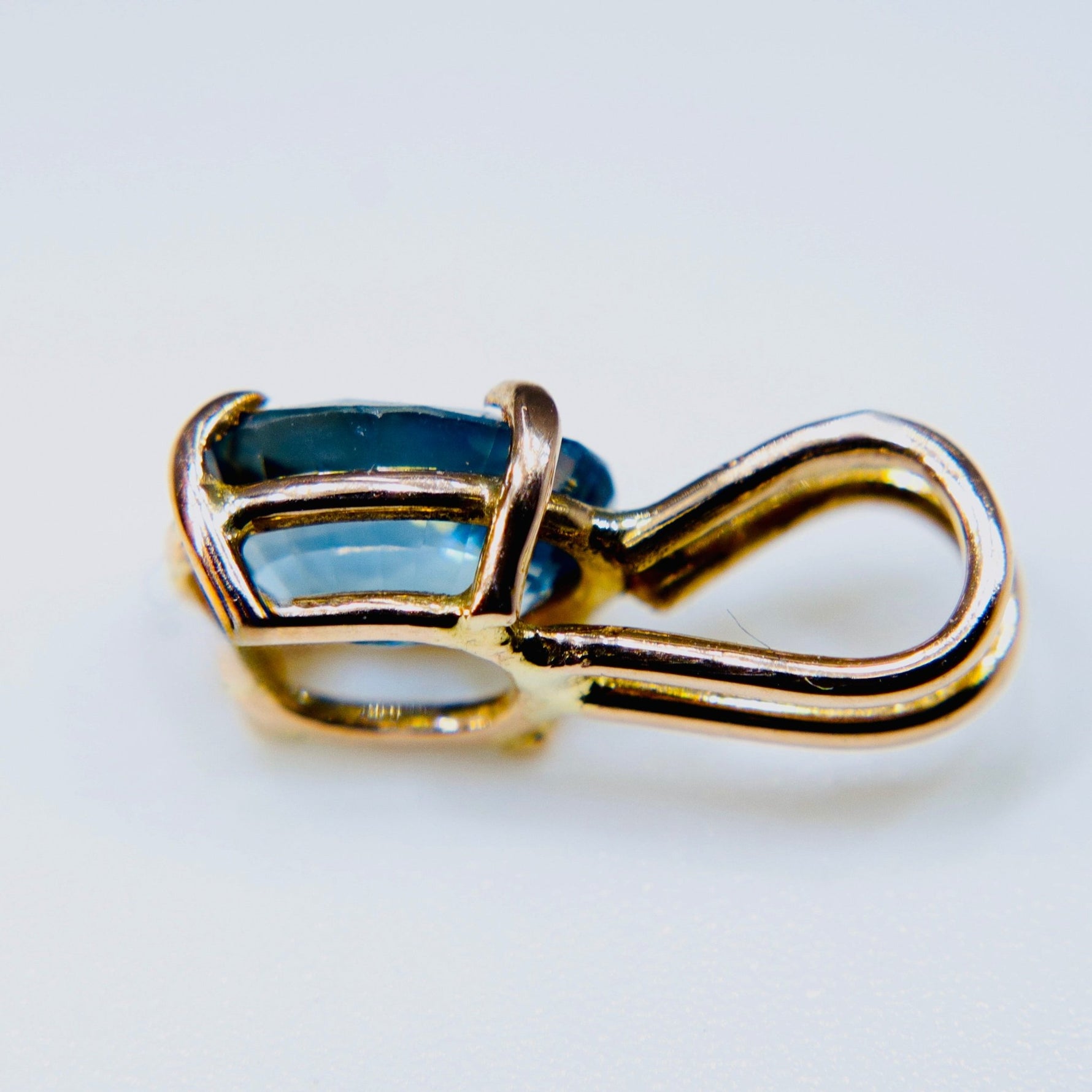 18k Yellow Gold Pendant with Natural Blue Sapphire — 1.10ct (Ceylon, Unheated, VVS) - Sapphirepal