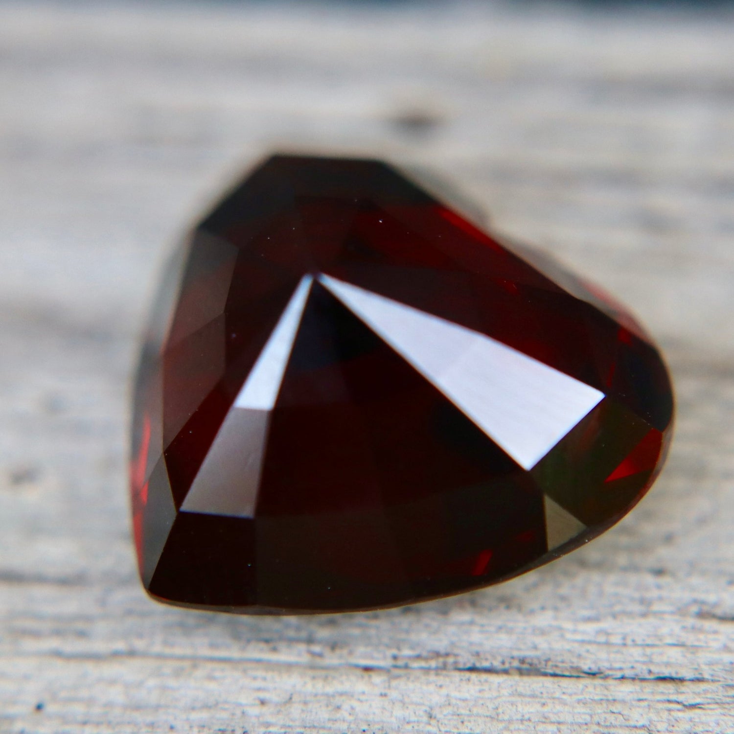 19.35 Carat Natural Garnet – Heart Cut | VVS Clarity | Ceylon Origin | Loose Red Garnet for Statement Jewellery - Sapphirepal