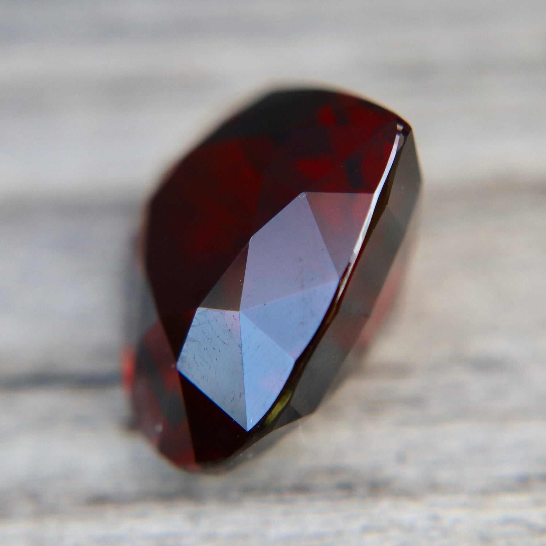19.35 Carat Natural Garnet – Heart Cut | VVS Clarity | Ceylon Origin | Loose Red Garnet for Statement Jewellery - Sapphirepal