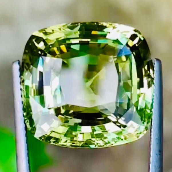 25.06 ct Natural Color - Change Alexandrite Cushion Cut (17.65 × 16.66 mm) | VVS - Sapphirepal