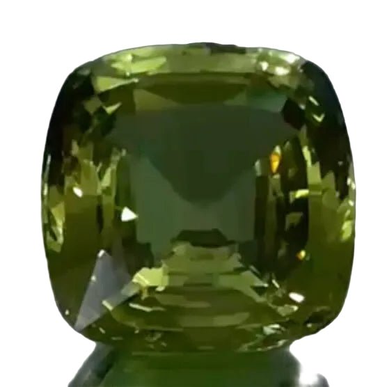 25.06 ct Natural Color - Change Alexandrite Cushion Cut (17.65 × 16.66 mm) | VVS - Sapphirepal