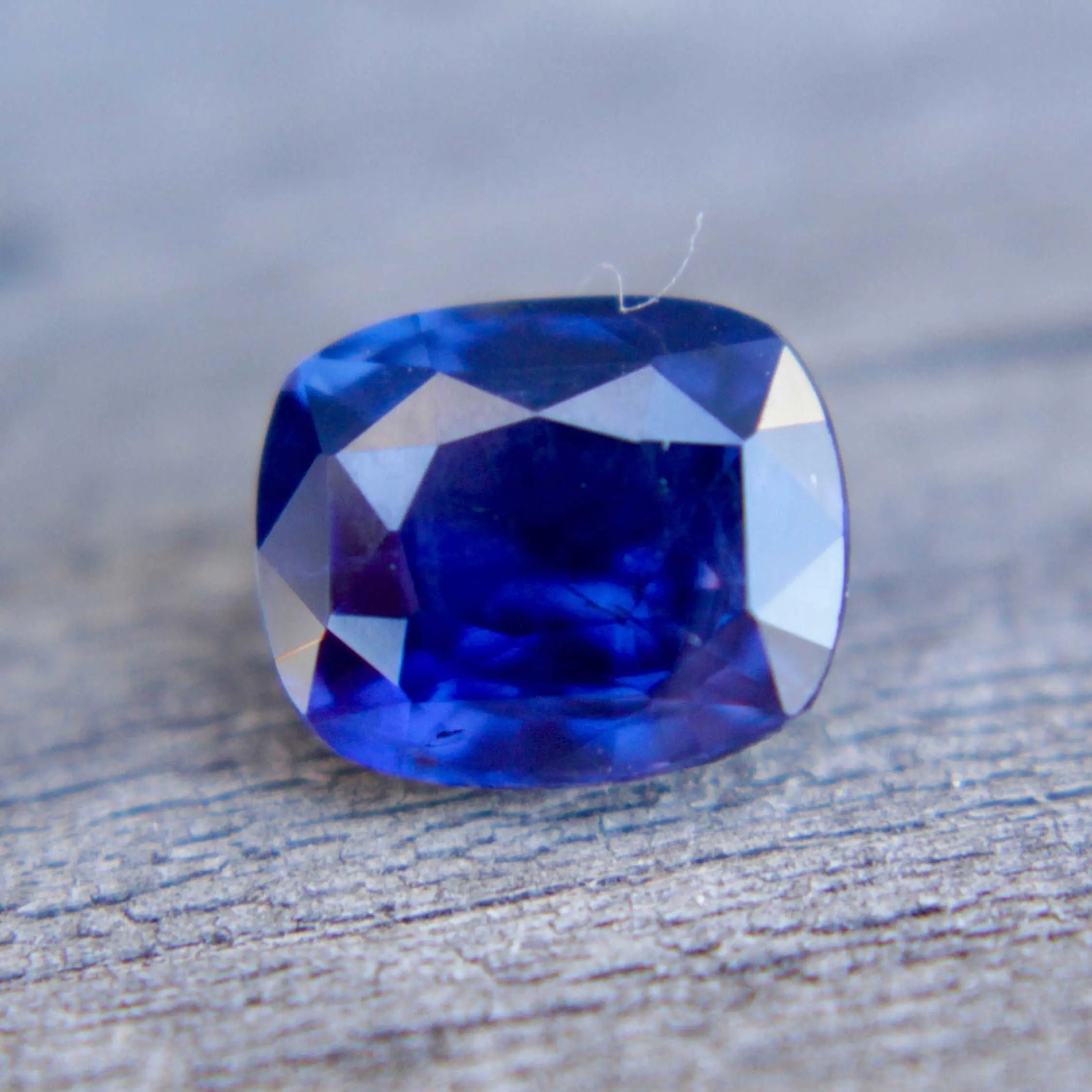 Beautiful Natural Blue Sapphire gems-756e