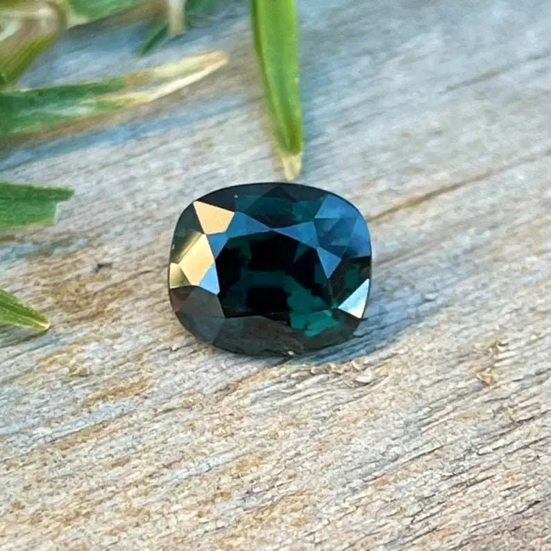 Beautiful Natural Deep Teal Green Sapphire gems-756e