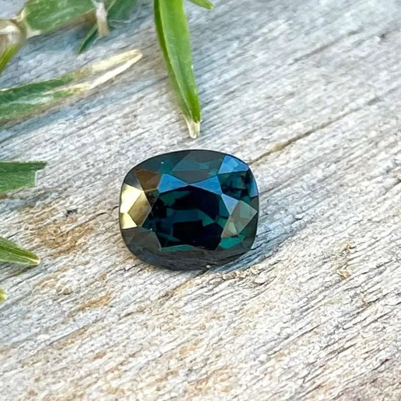 Beautiful Natural Deep Teal Green Sapphire gems-756e