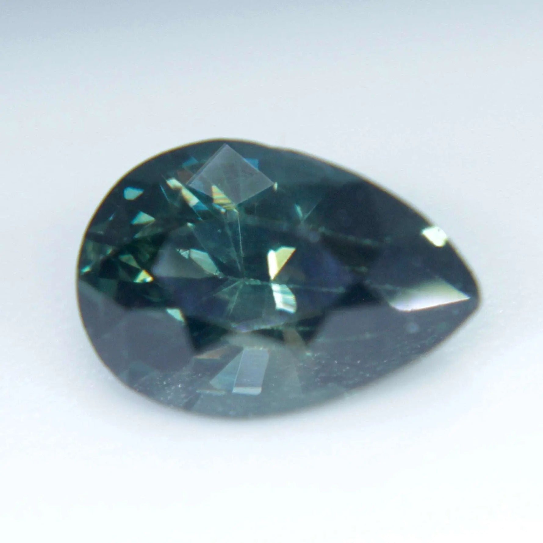 Beautiful Natural Green Sapphire gems-756e