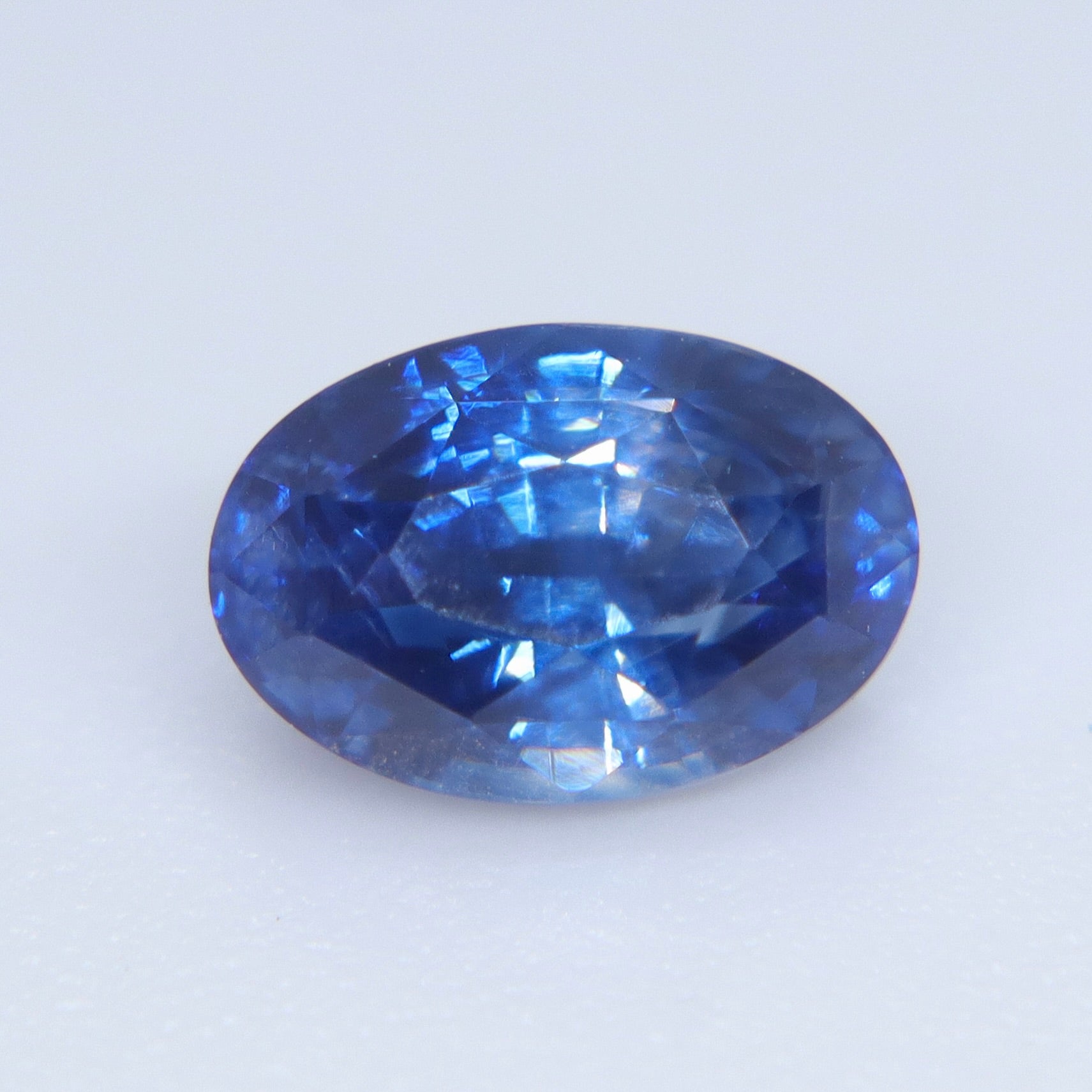 Loose sapphire gemstone for jewelry makers bespoke jewelry and contemporary jewellery designs