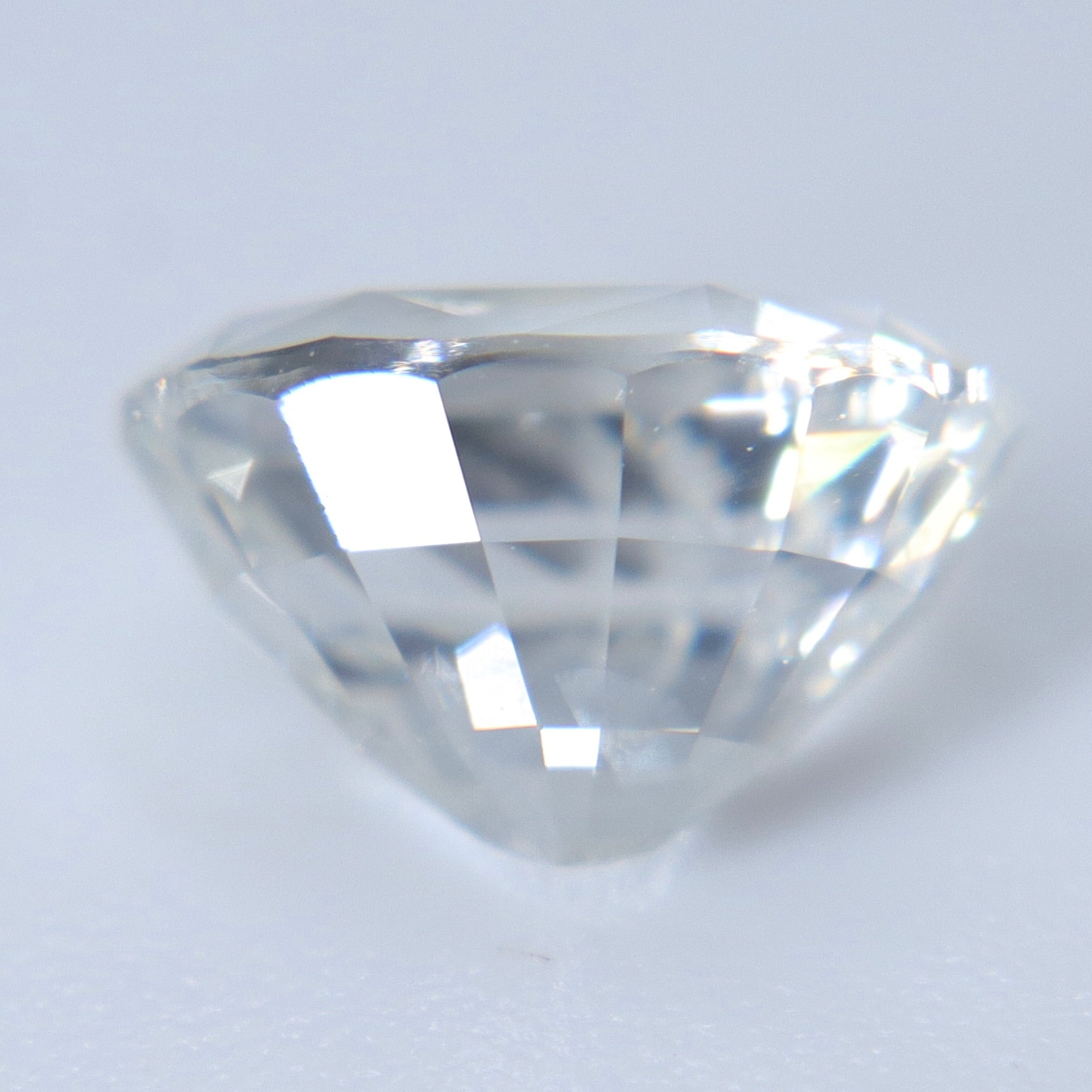 VVS clarity natural white sapphire gemstone for engagement ring