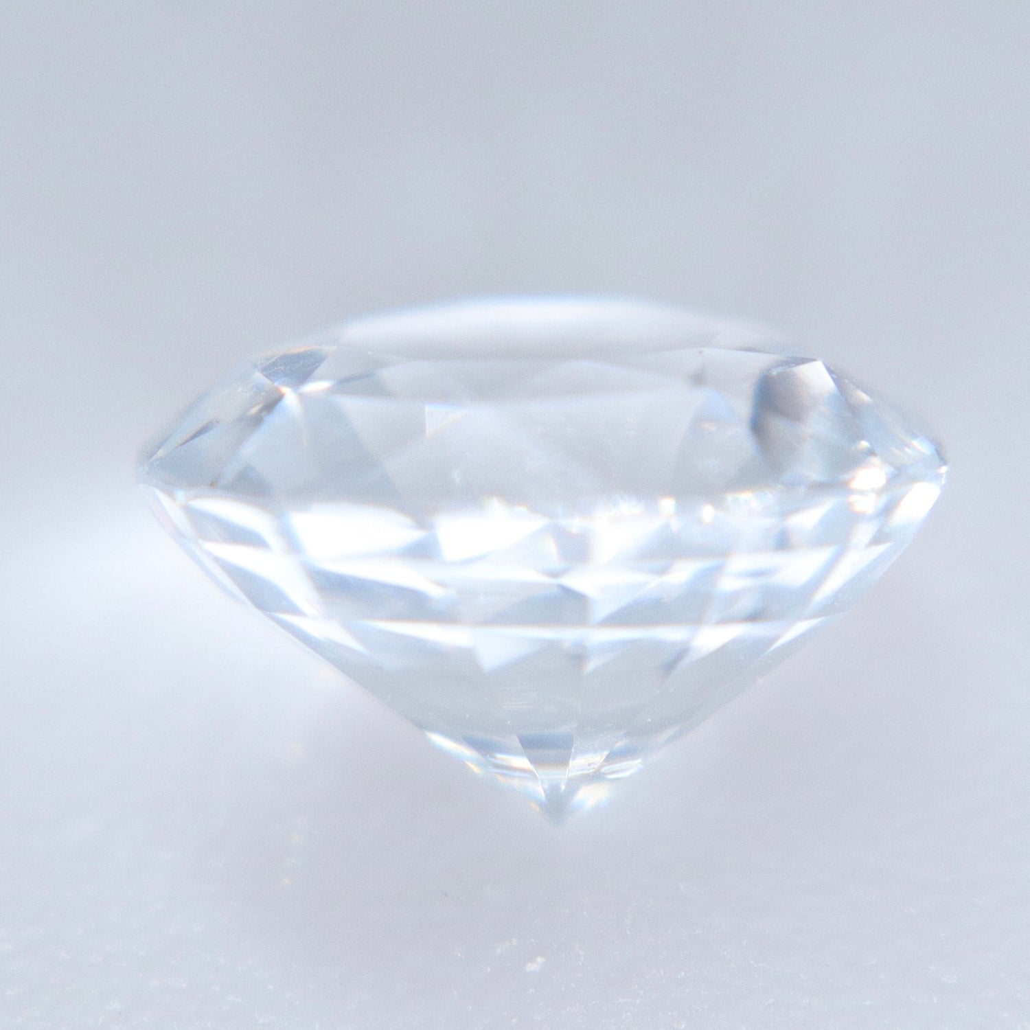 1.21ct round cut natural white sapphire from Ceylon with VS clarity