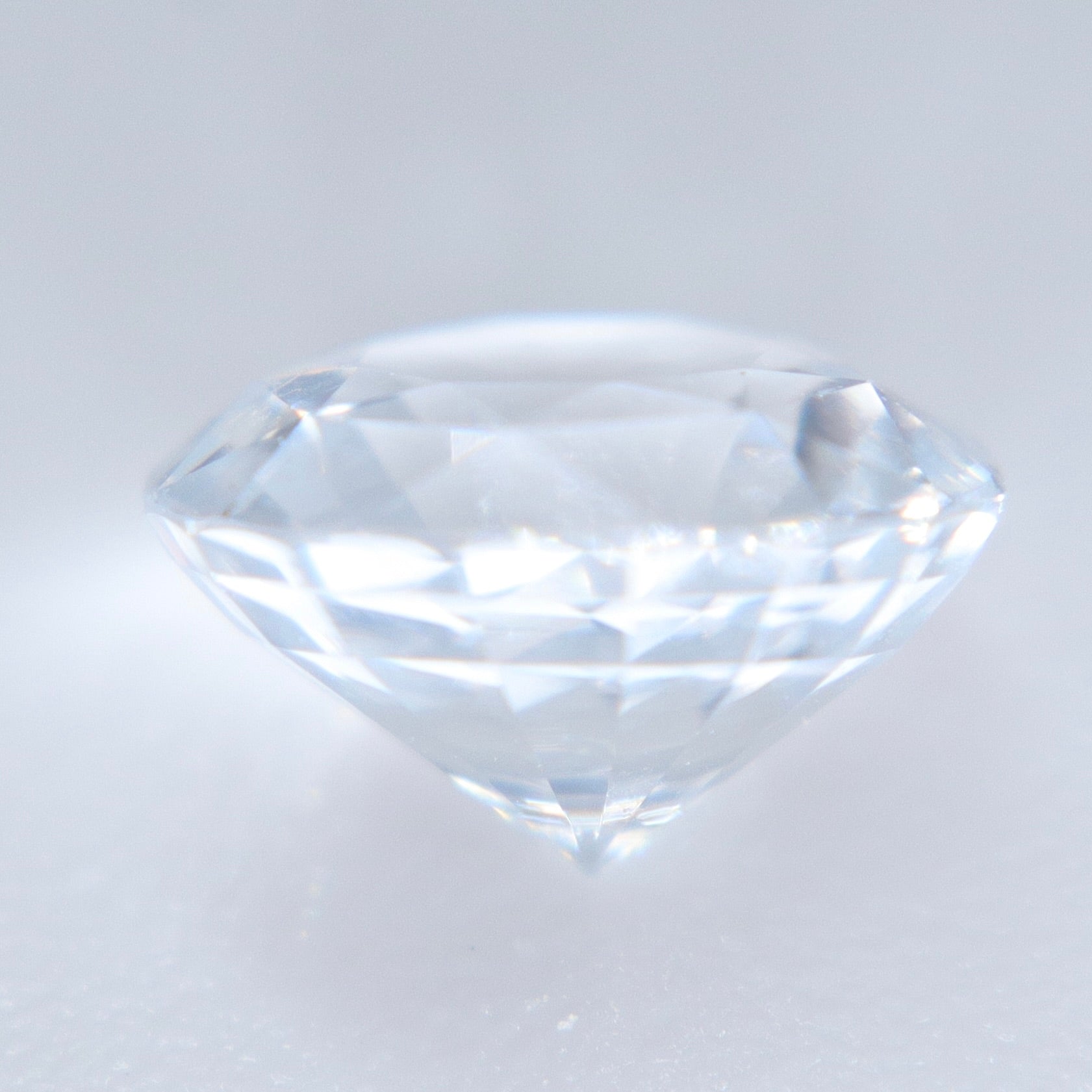 1.21ct round cut natural white sapphire from Ceylon with VS clarity
