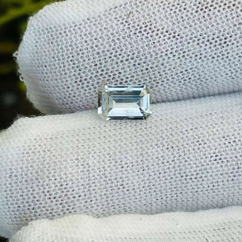 Loose White Sapphire With Slight Yellow gems-756e