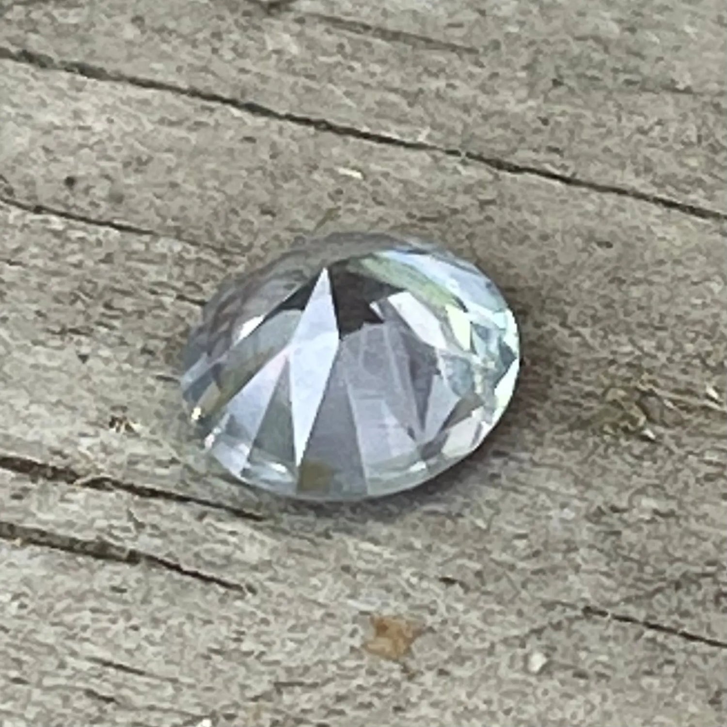 Loose round white sapphire measuring 5.90 mm across