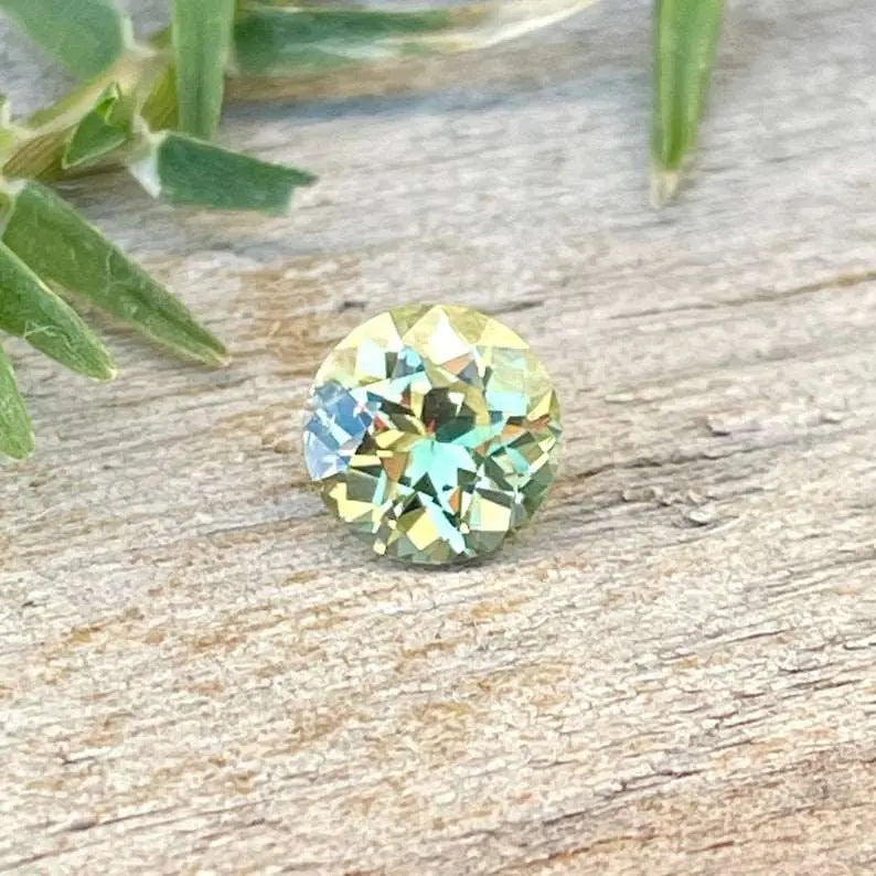 Natural Apple Green Sapphire gems-756e