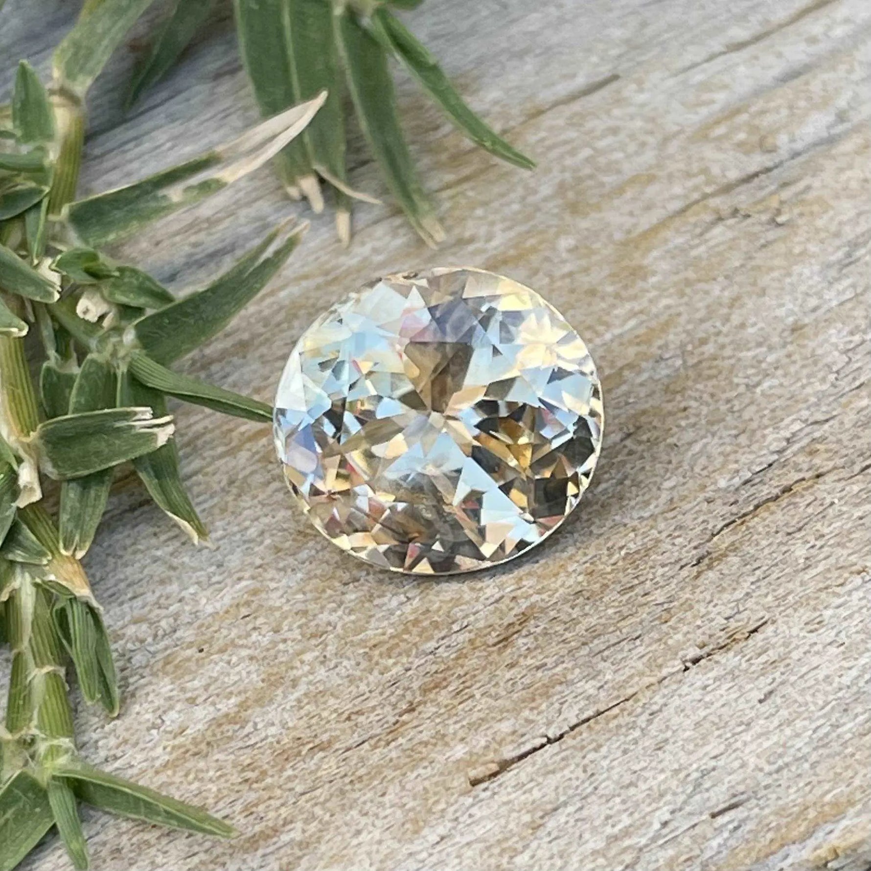 Natural Blonde Yellow Sapphire gems-756e