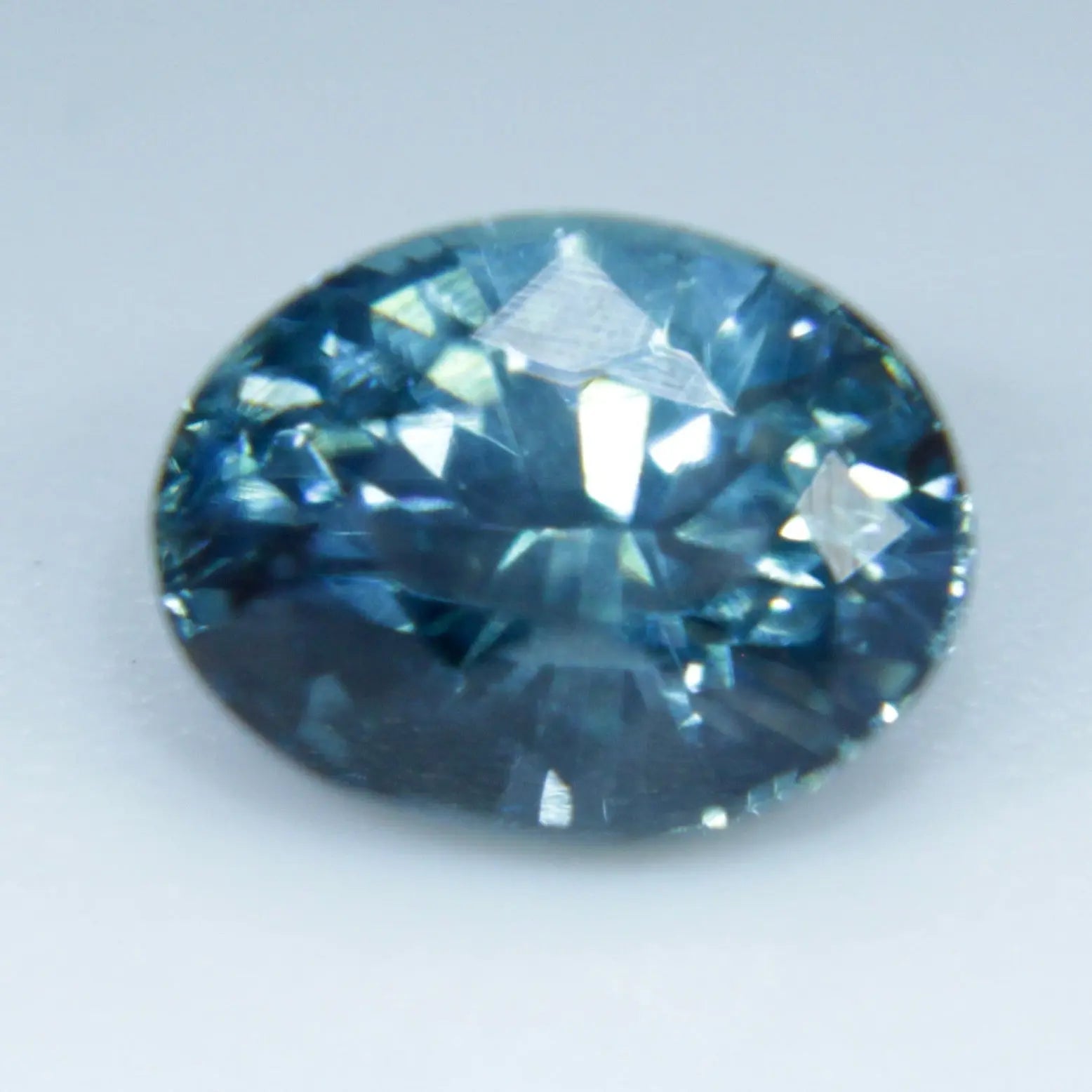 Natural Bluish Green Sapphire gems-756e
