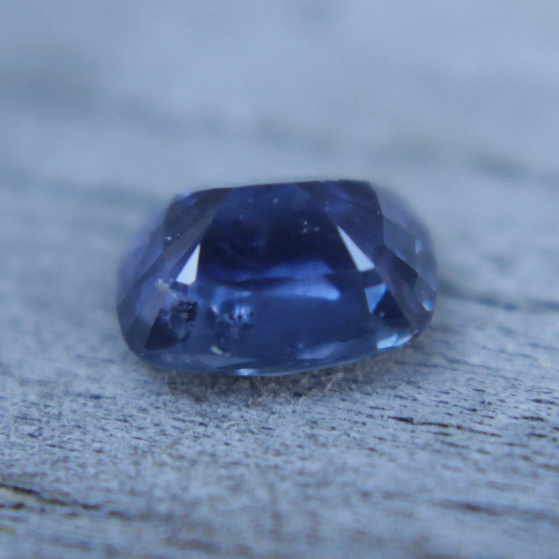 Natural Bluish Purple Sapphire gems-756e