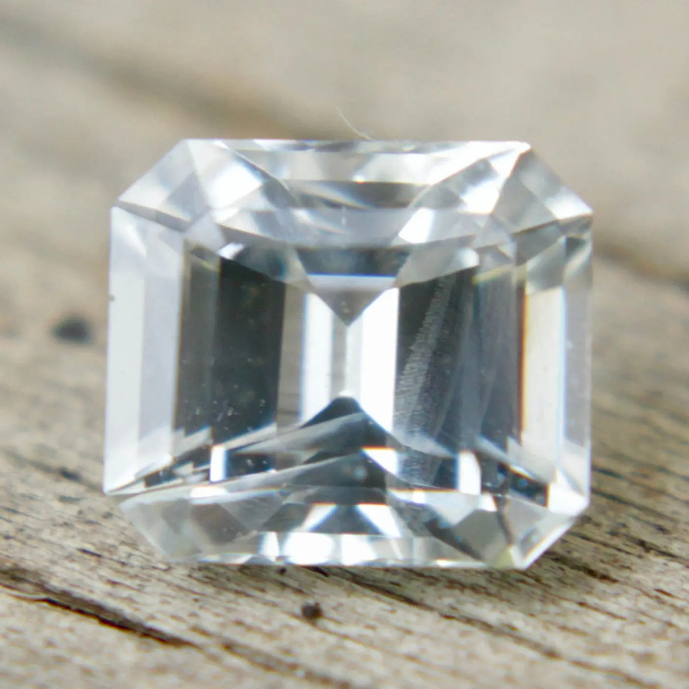 Natural Colourless Sapphire gems-756e