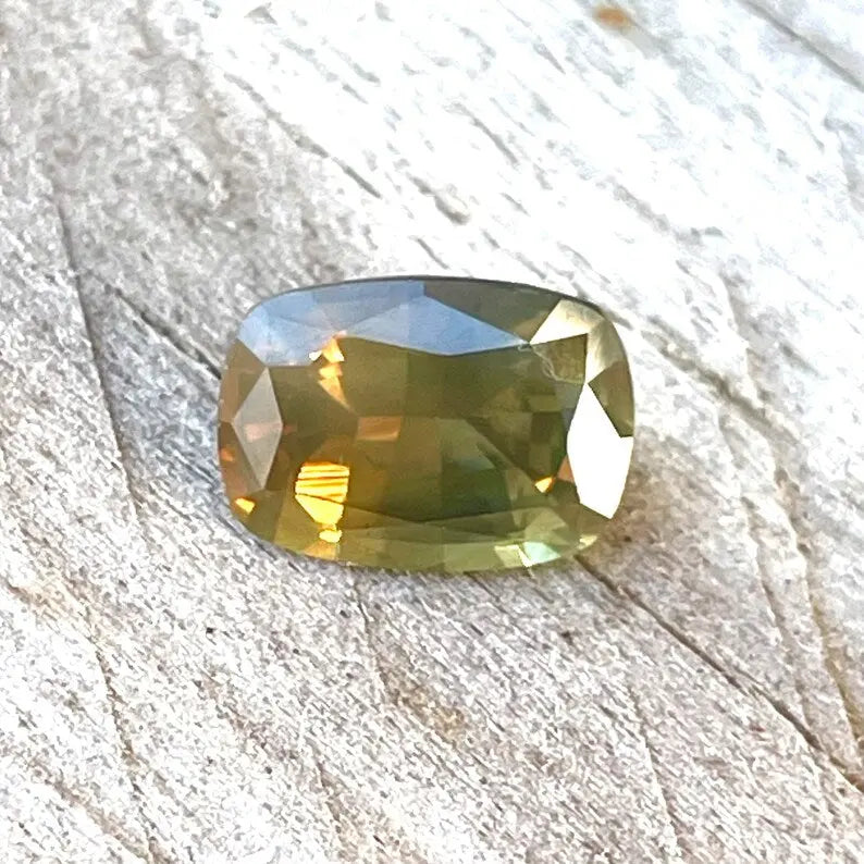 Natural Green Yellow Sapphire gems-756e