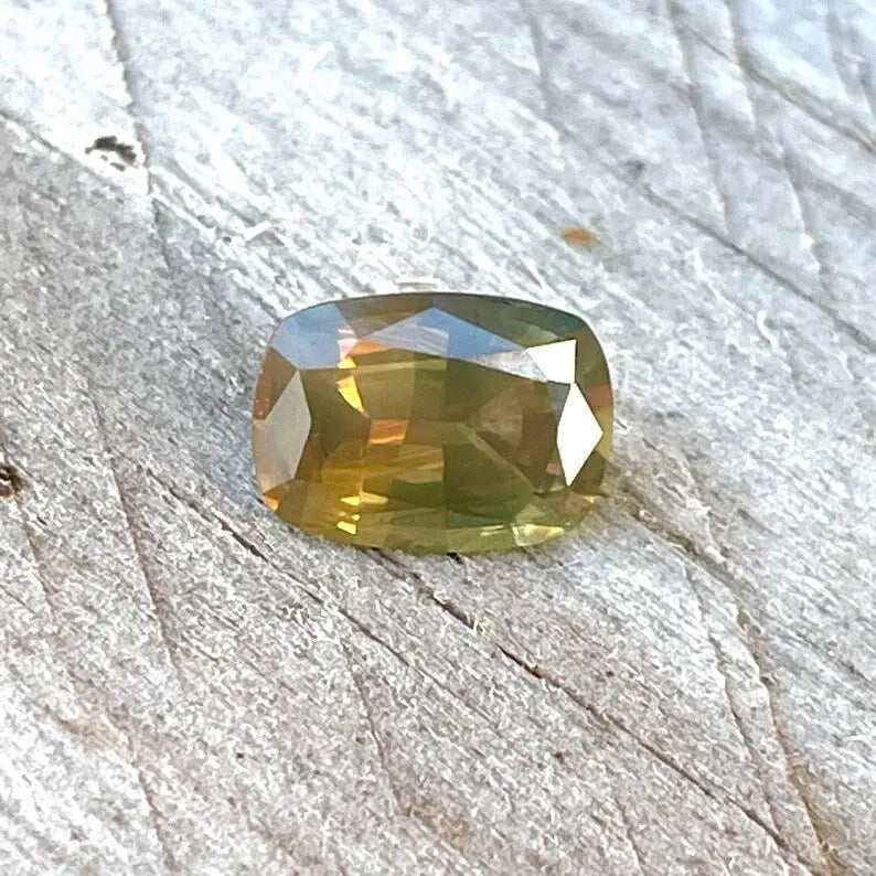 Natural Green Yellow Sapphire gems-756e