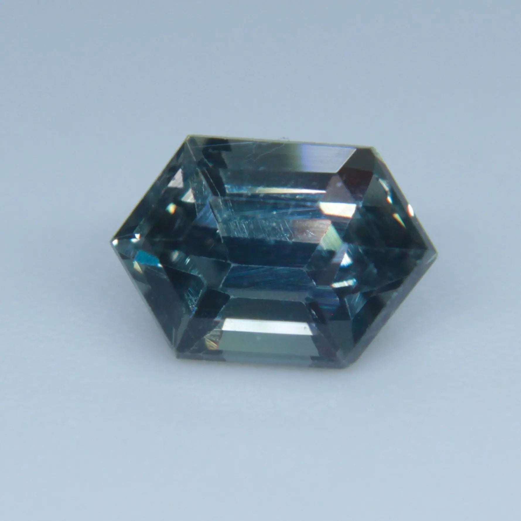 Natural Greenish Brown Sapphire gems-756e