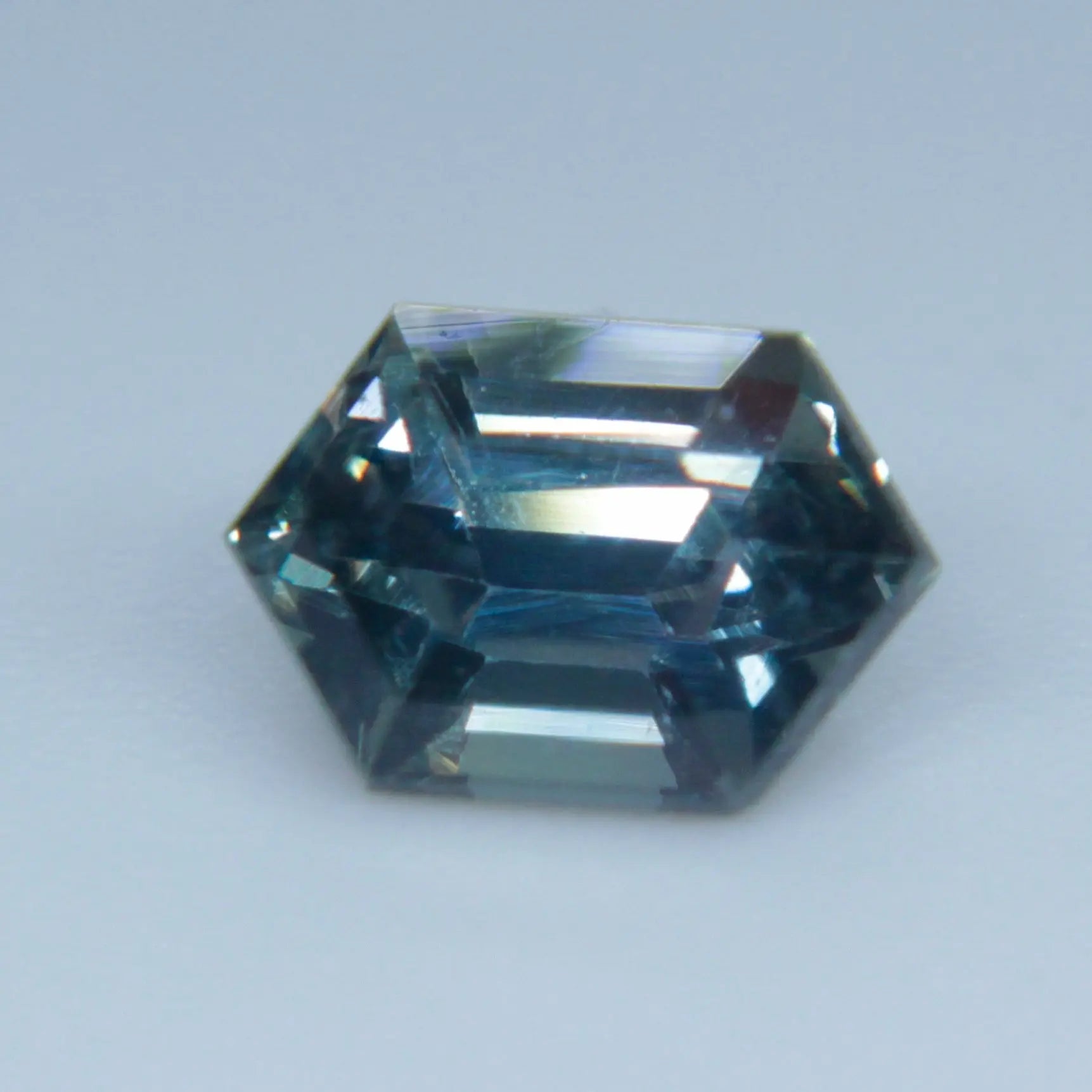 Natural Greenish Brown Sapphire gems-756e