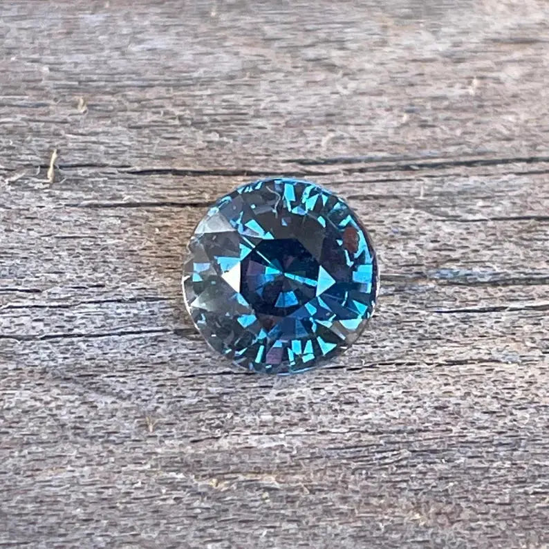 Natural Greenish Grey Sapphire gems-756e