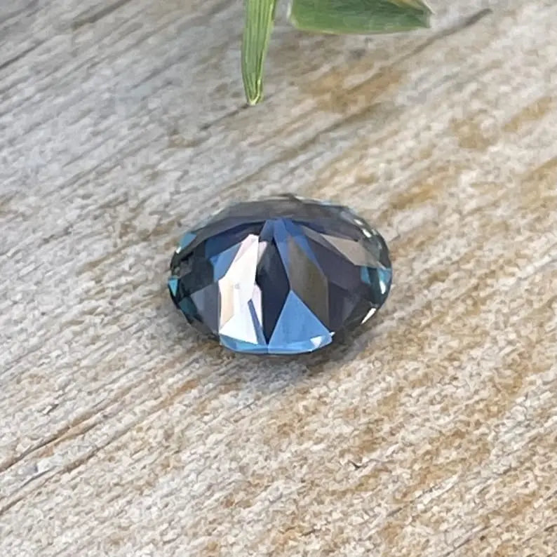 Natural Greyish Blue Sapphire gems-756e