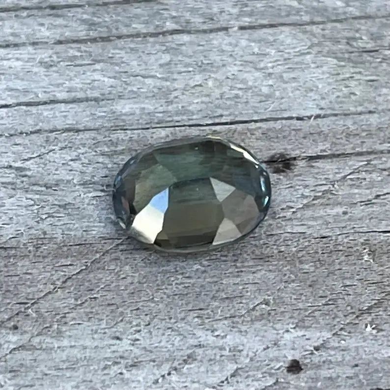 Natural Greyish Green Sapphire gems-756e