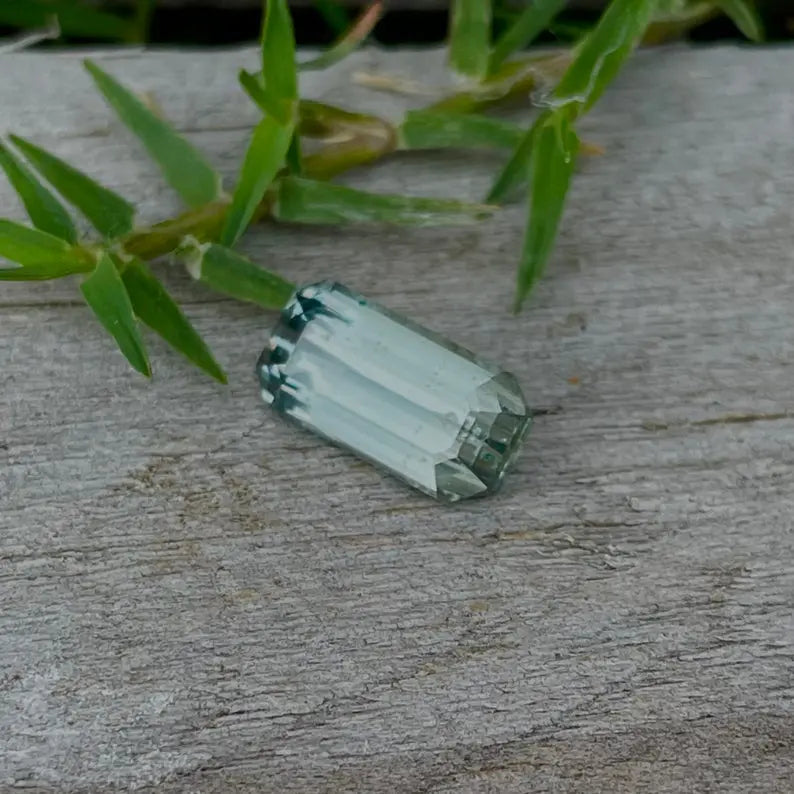 Natural Mint Green Sapphire gems-756e