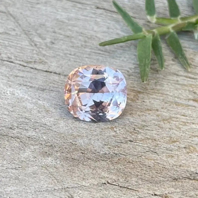 Natural Padparadsha Sapphire gems-756e
