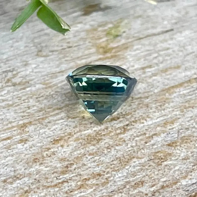 Natural Parti Green Sapphire gems-756e
