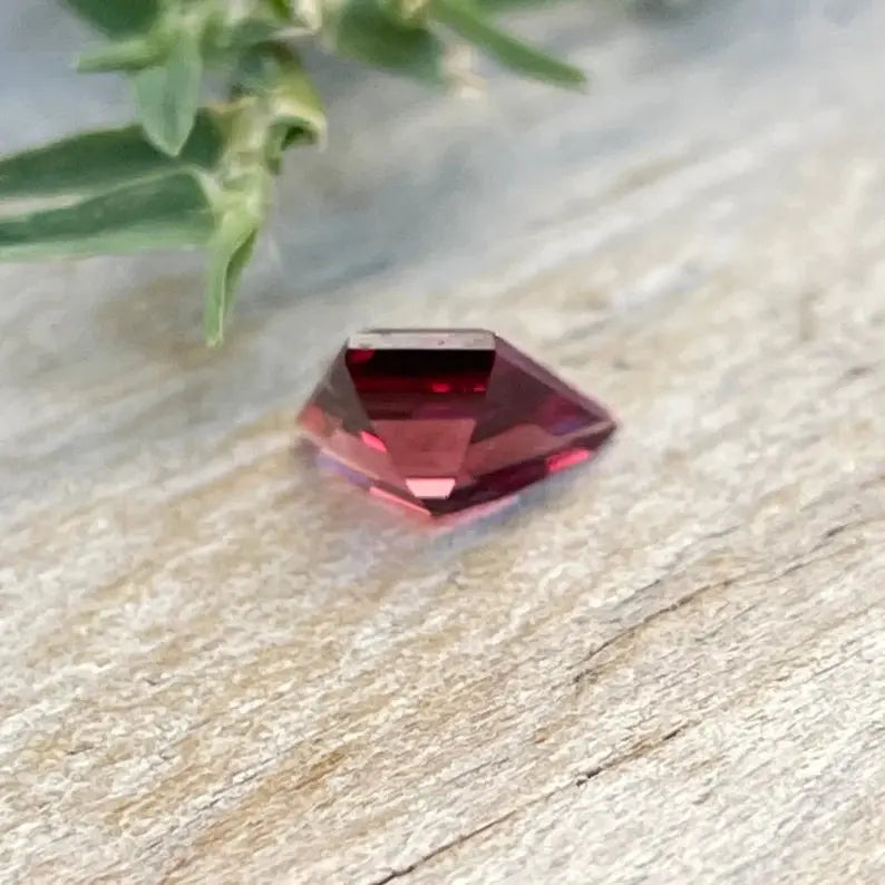 Natural Red Spinel gems-756e