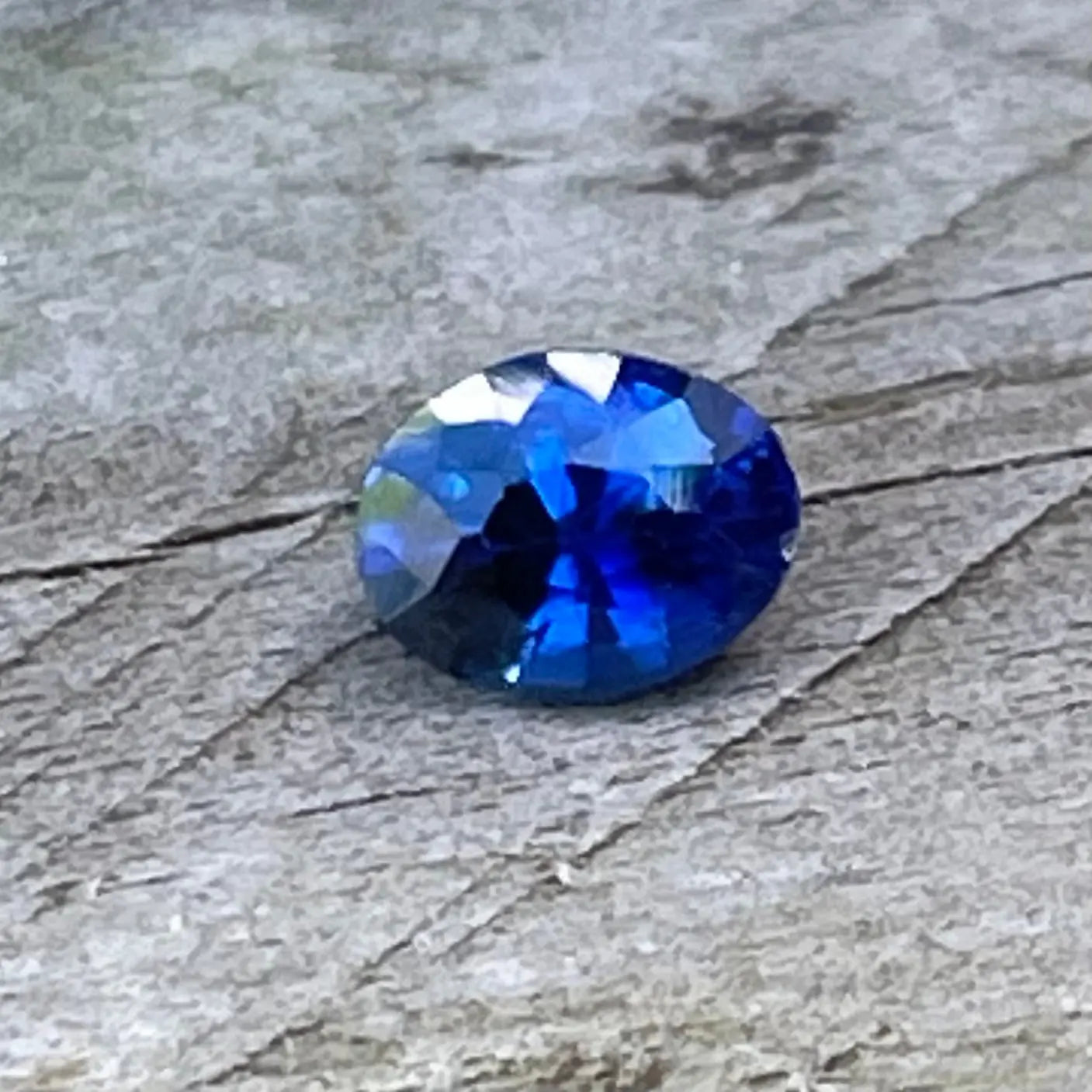 Natural Royal Blue Sapphire gems-756e