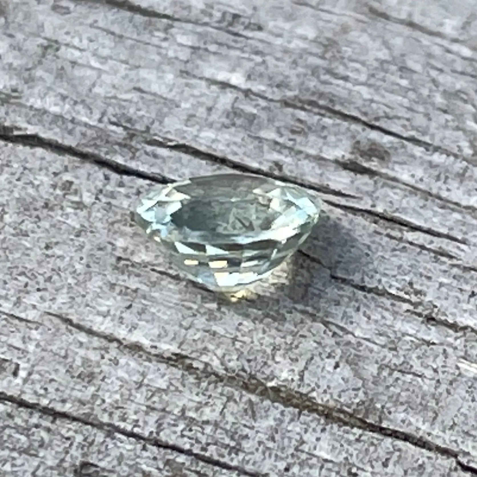 Natural Teal Sapphire gems-756e