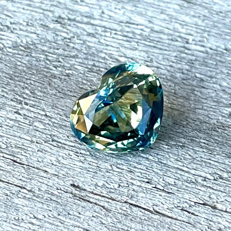 Natural Tri Coloured Sapphire gems-756e