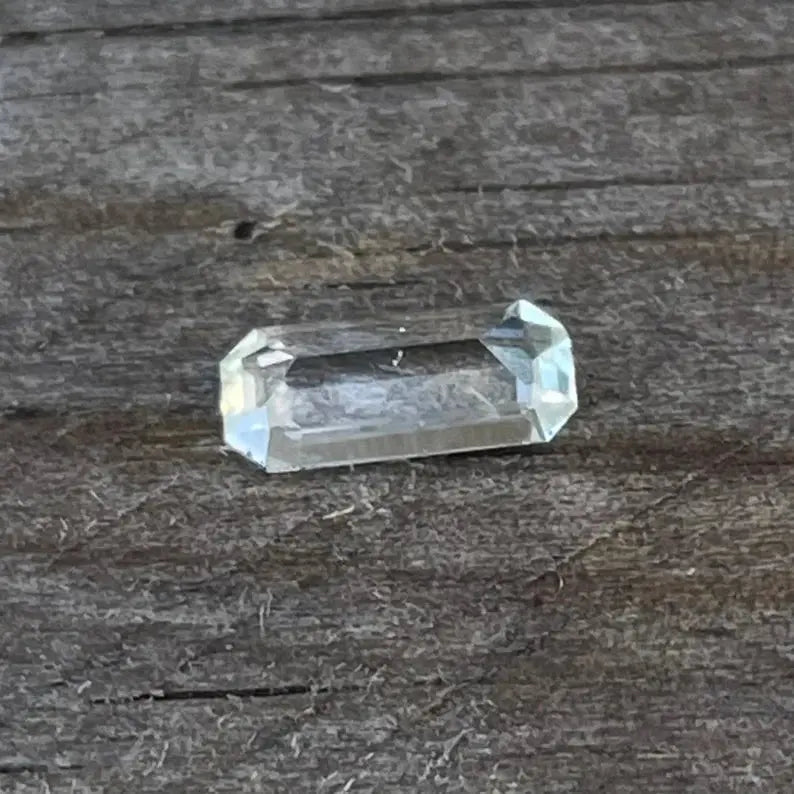Natural White Sapphire With Slight Yellow gems-756e