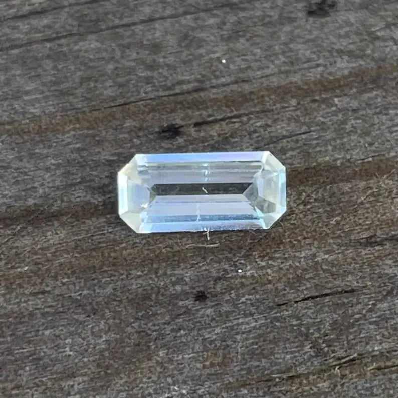 Natural White Sapphire With Slight Yellow gems-756e