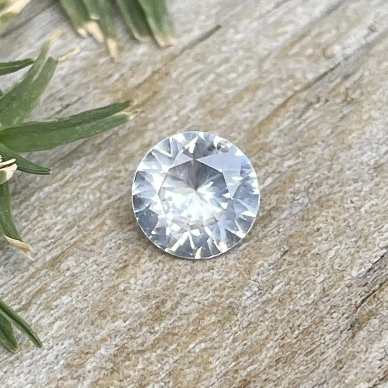Natural  White Sapphire gems-756e